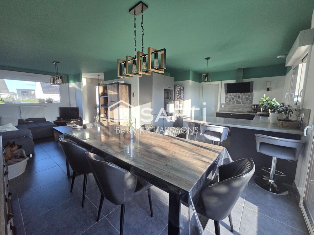 Vente Maison Cubique de 4 chambres. On pose ses meubles. Avion