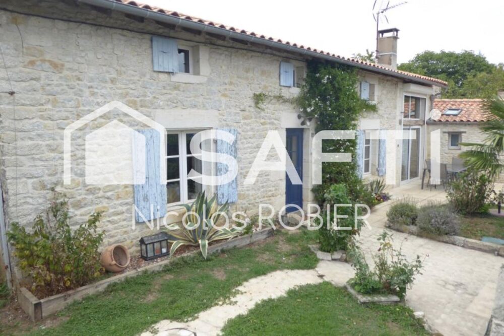 Vente Maison Jolie Maison en pierre, beaux volumes, possibilités trois chambres, petite dépendance!! Saint-christophe-sur-roc