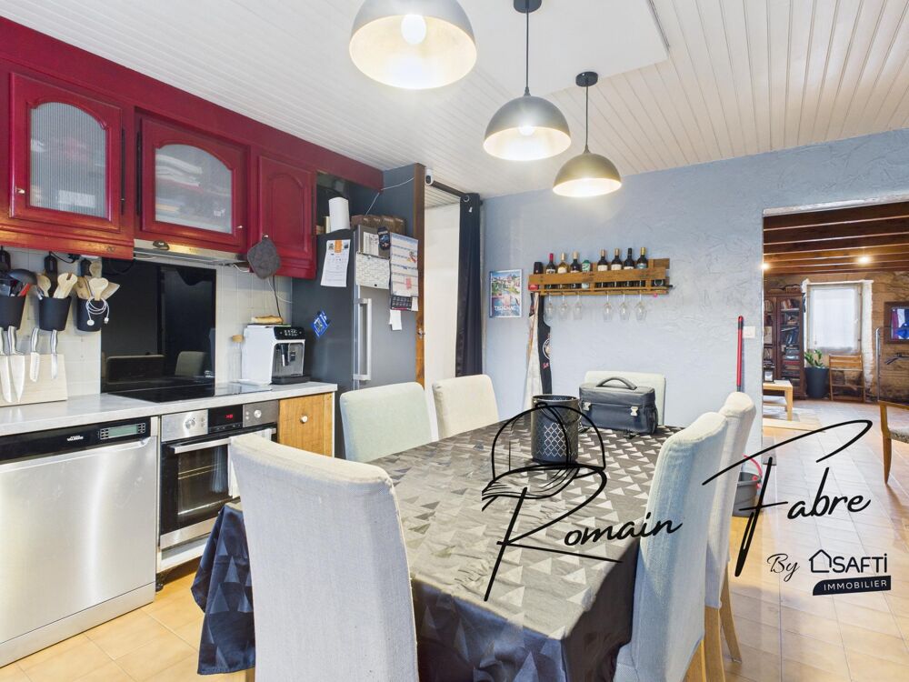 Maison en pierre avec 3 chambres , double garage et piscine semi-enterrée