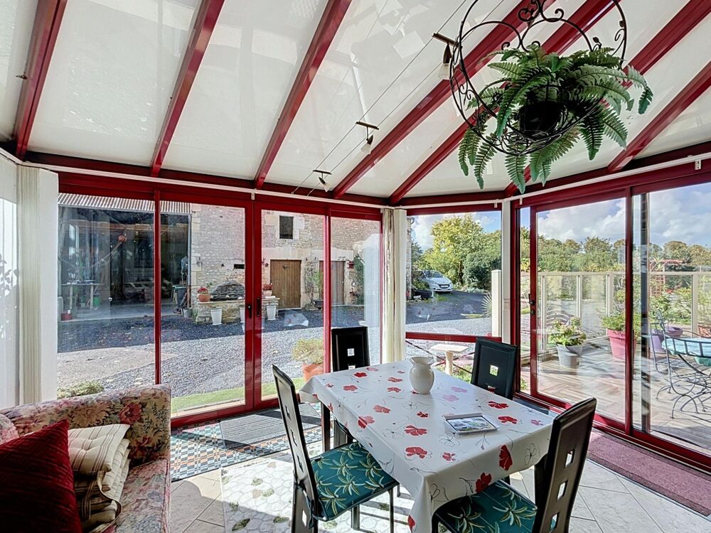 Vente Maison Maison en pierre, dépendances et 4 774 m² de terrain Tilly-sur-seulles