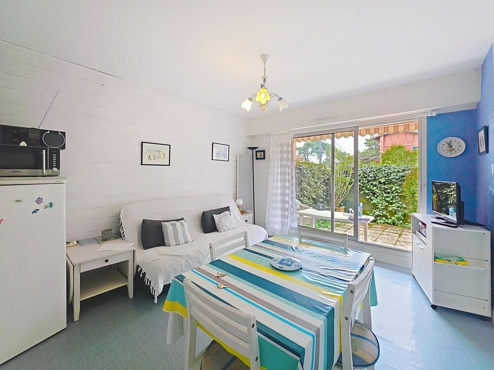 Appartement avec coin chambre et grande terrasse
