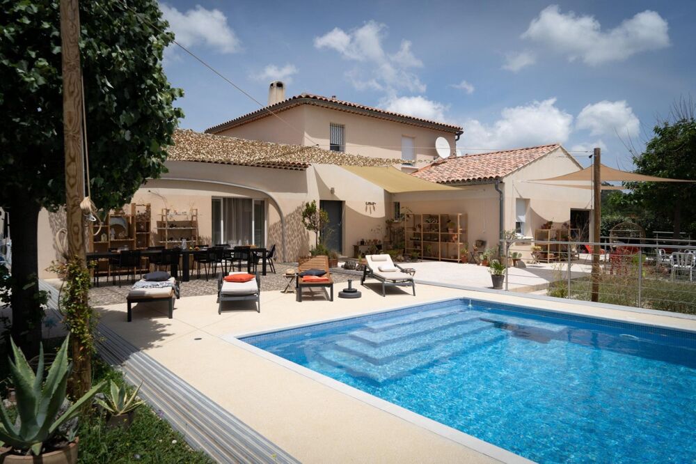 Maison moderne au calme des montagnes de Provence