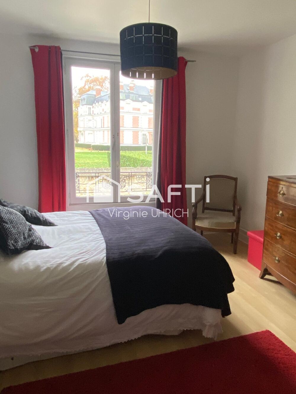 Vente Maison Maison de caractère , T6, de 200m2, sur un terrain paysager, à vendre au Manet, à Montigny-Le-Bretonneux Montigny-le-bretonneux