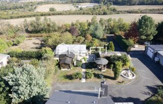 Vente Maison Cette grande Maison familiale avec un hangar professionnel. Segre en anjou bleu