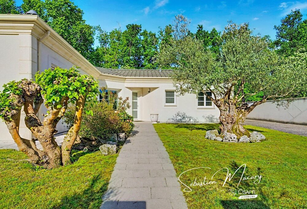 Maison de plain-pied - 5 chambres - Terrain de 840 m²