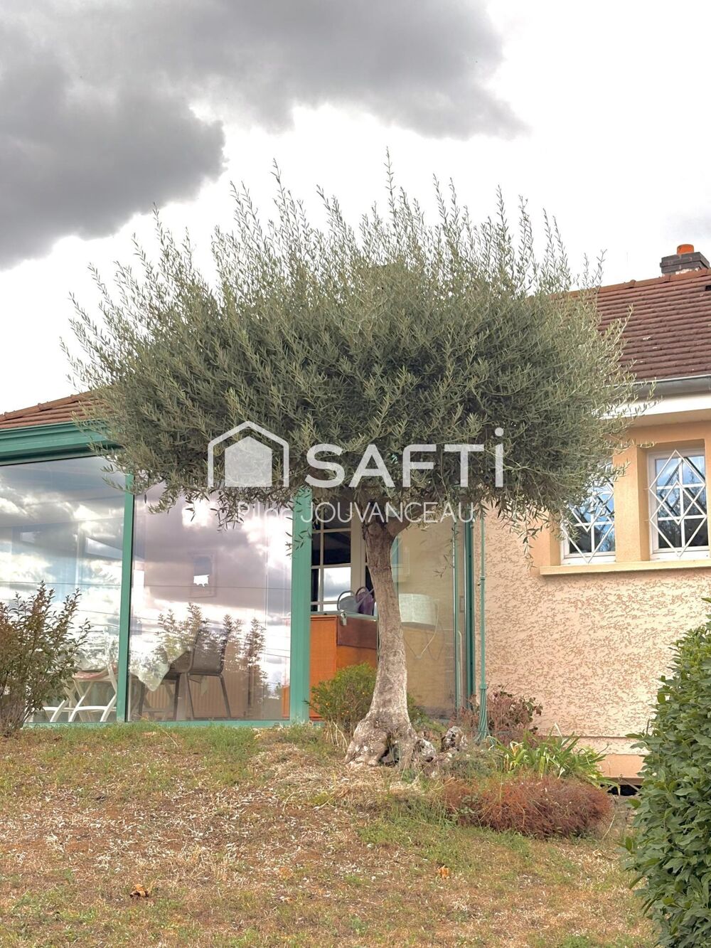 GIVRY MAISON FAMILIALE - BEAUX VOLUMES - 135m2 - proche de toutes commodités - Quartier agréable -