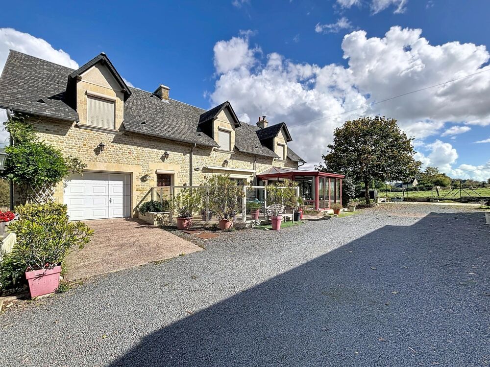 Vente Maison Maison en pierre, dépendances et 4 774 m² de terrain Tilly-sur-seulles