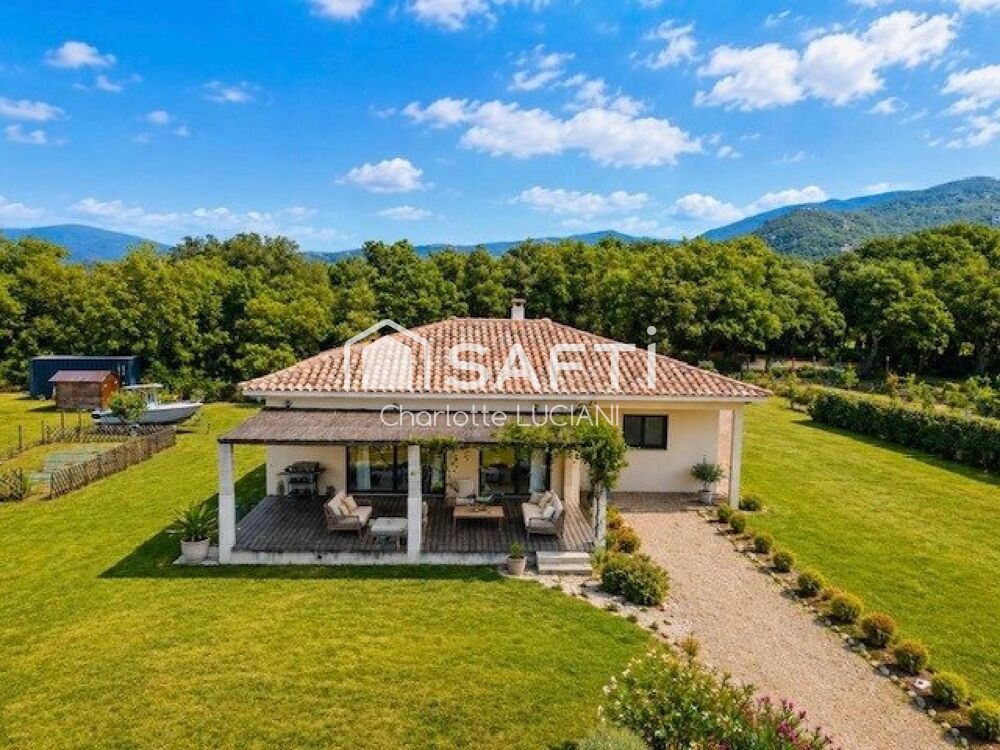 Maison familiale de plain-pied sur 1 926 m² de terrain plat et piscinable