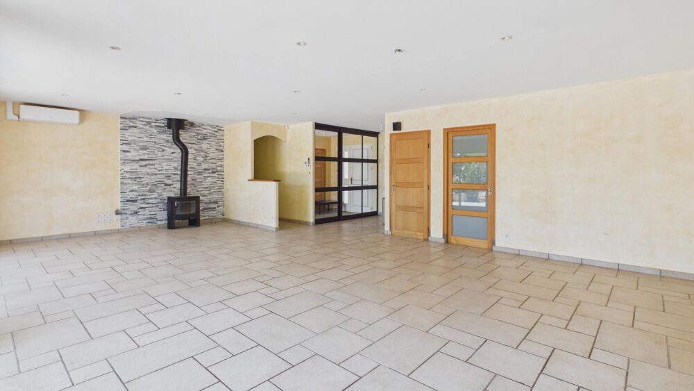 Maison plain pied avec parc arboré en lisière de forêt