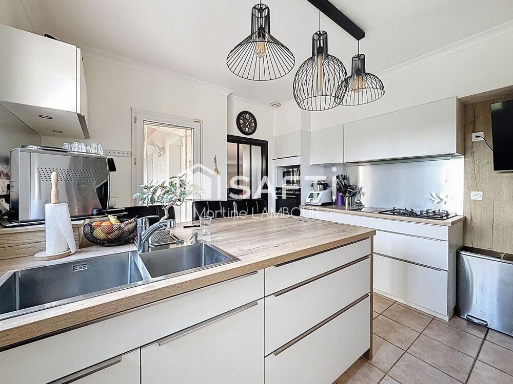 Maison T5 de plein-pied avec grand garage sur terrain plat 869 m² piscinable