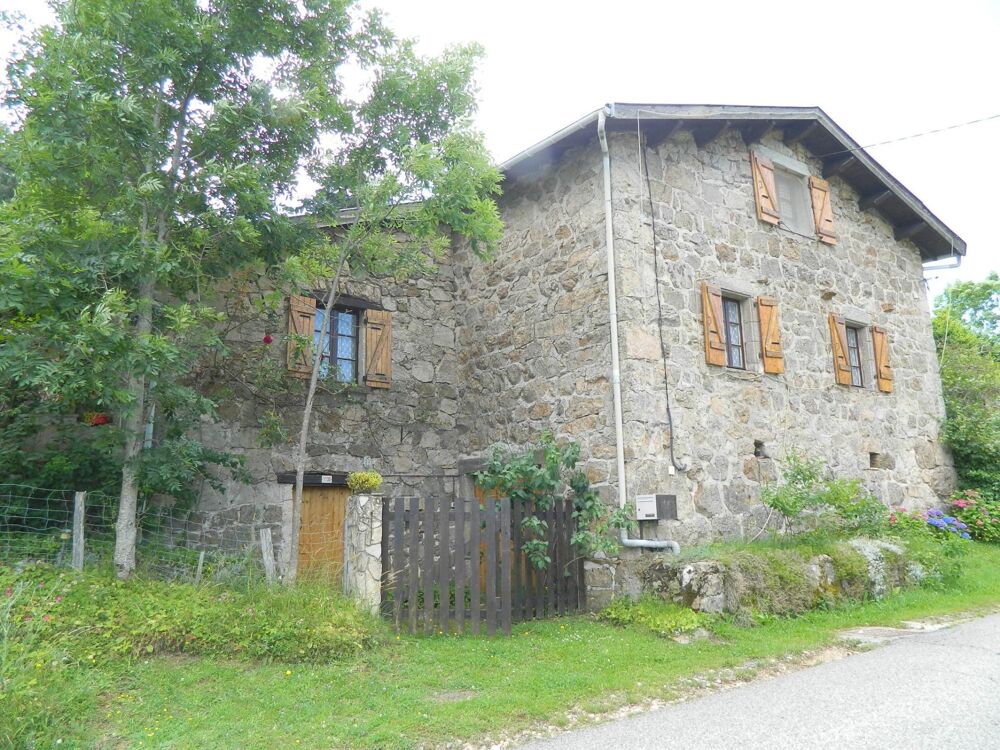 Authentique maison ardèchoise en pierre de 112m², terrain de 1180m² attenant et source