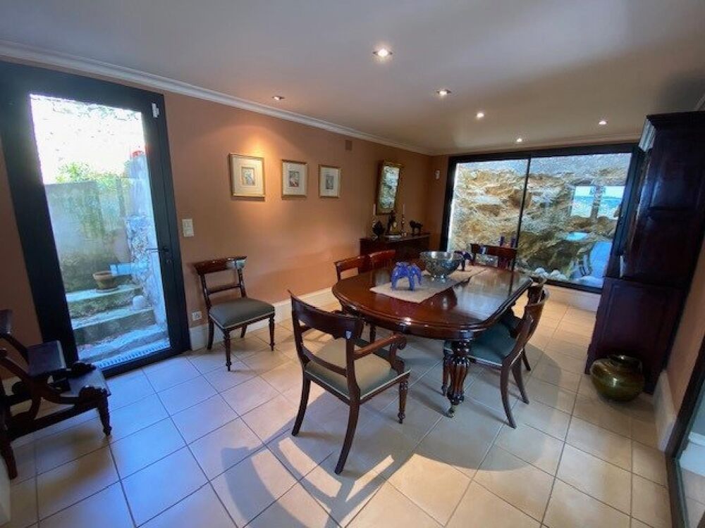 Maison de caractère 175 m² habitables avec piscine et jardin paysager