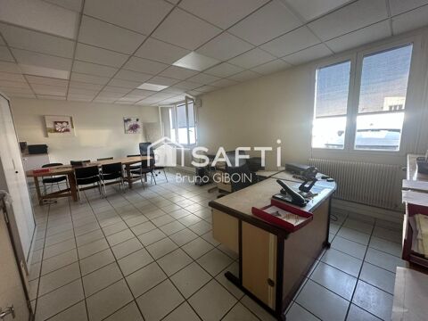   Locaux 880 m² comprenant stockage, atelier, bureaux. 