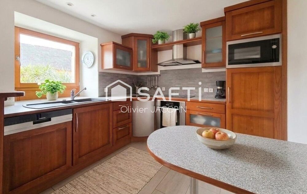 LANDEDA centre-bourg  Ensemble de 2 maisons accolées  145 m² habitables