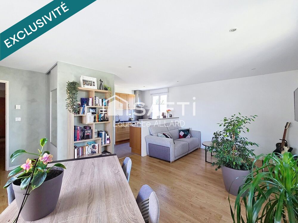 De la lumière à chaque fenêtre. .Découvrez un appartement traversant plein de charme !