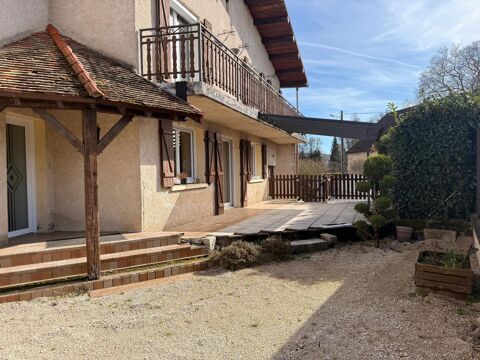   Maison ancienne r�nov�e de 224 m2, 5 ch, garages et terrain Maison - 7 pi�ce(s) - 224 m�