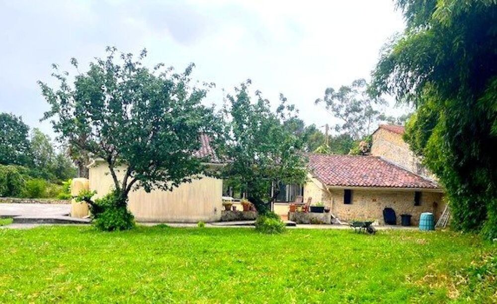 Maison ancienn rénovée d'environ 134m², 3chambres, sur plus d'1ha de terrain