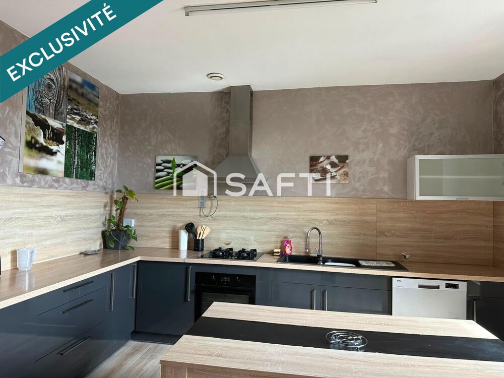 Belle propriété verdoyante, au coeur de la ville avec 3 logements indépendants