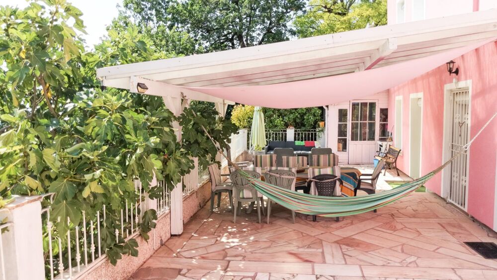TRES BELLE MAISON ATYPIQUE !