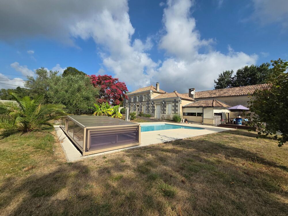 Maison atypique, secteur calme, piscine
