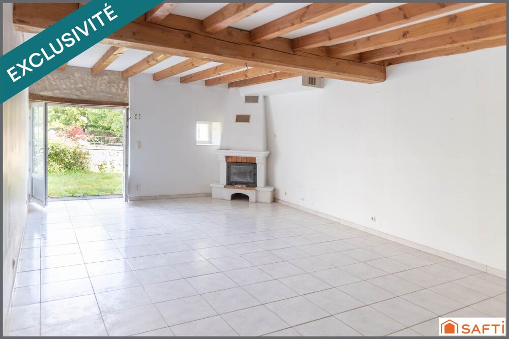 Maison de village en pierre avec cour et jardin