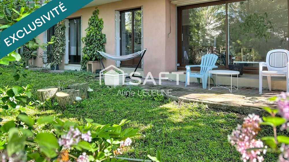 Lumineux appartement en RDC avec jardin privatif 100 m2 et stationnements, proche Loire.