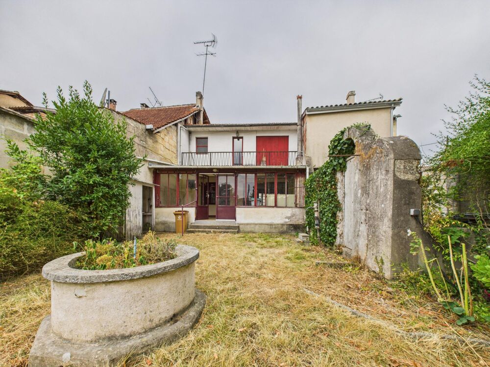 Vente Maison Maison de ville, trois chambres avec jardin et dépendance – Centre de Guîtres Guitres
