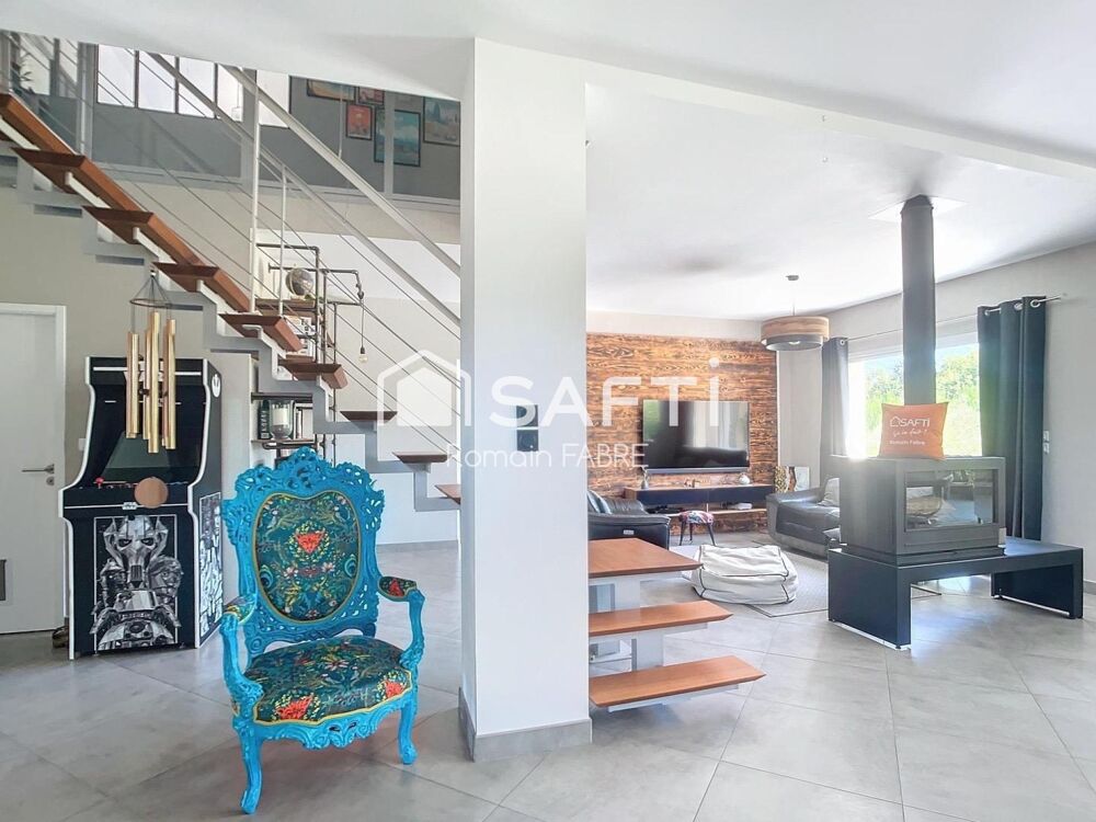 Vente Maison Maison d'architecte de 6 chambres avec Double garage et très grand terrain au calme Laruscade