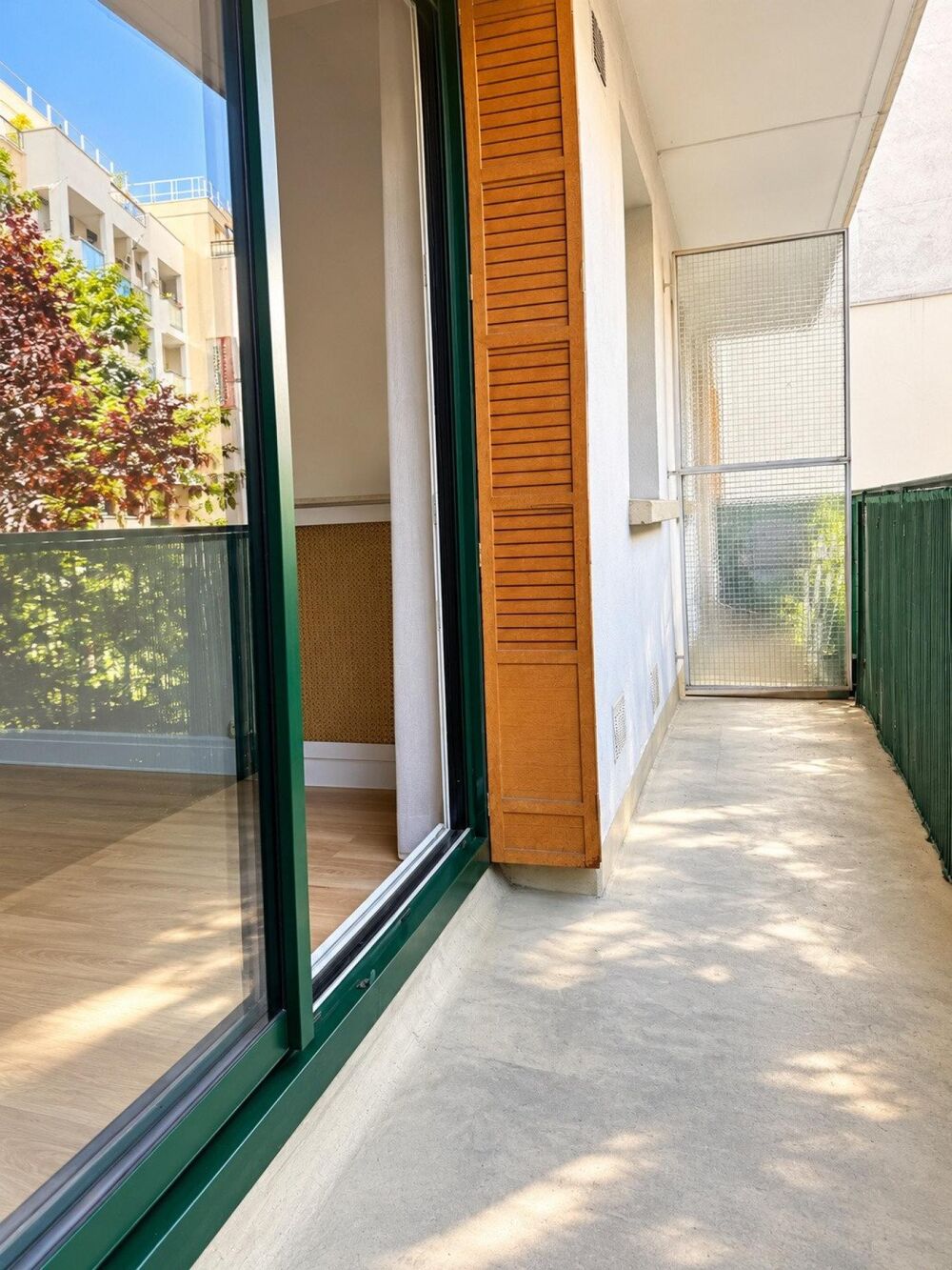 Vente Appartement Grand studio avec balcon, cuisine séparée et cave Paris 12