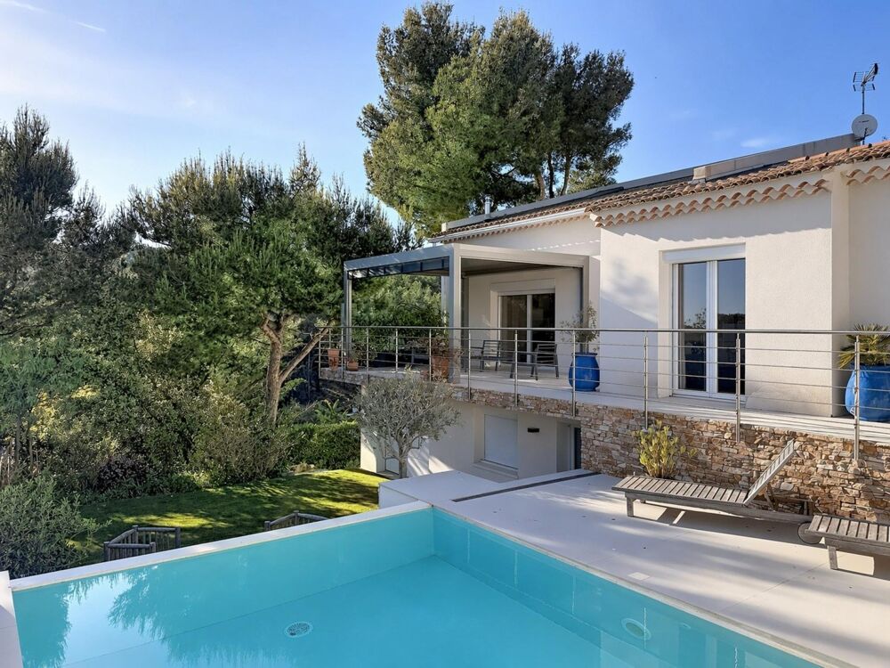 Vente Maison Villa rénovée avec piscine à débordement - Quartier recherché - 5 min du port et des commerces Bandol