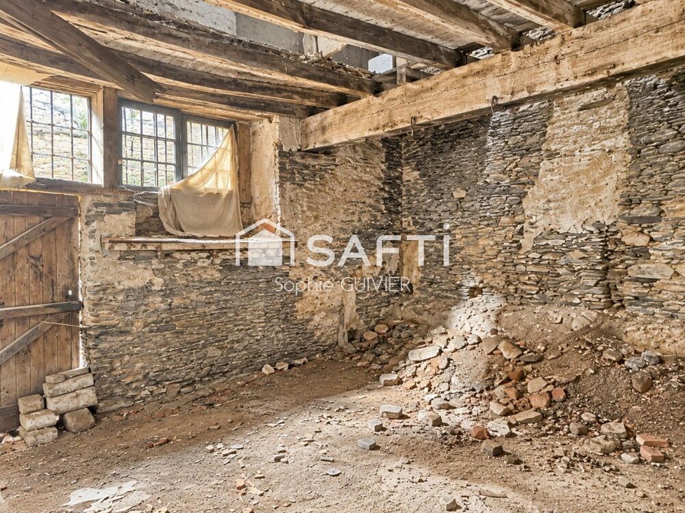 Vente Maison Hyper centre de Segré, bâtiment à rénover intégralement. Idéal pour investisseur et bricoleur Segre en anjou bleu
