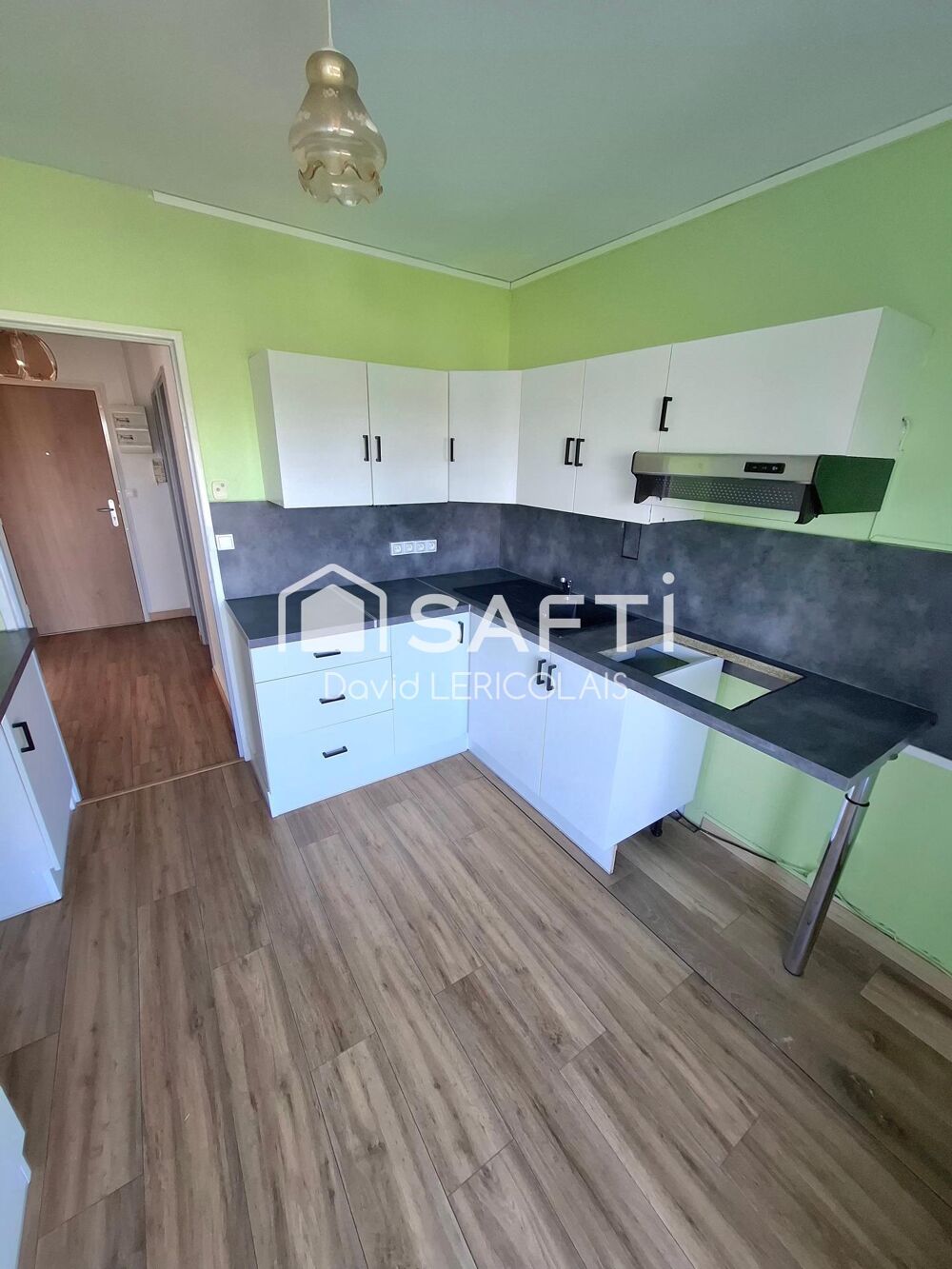 APPARTEMENT ENTIEREMENT REFAIT A NEUF