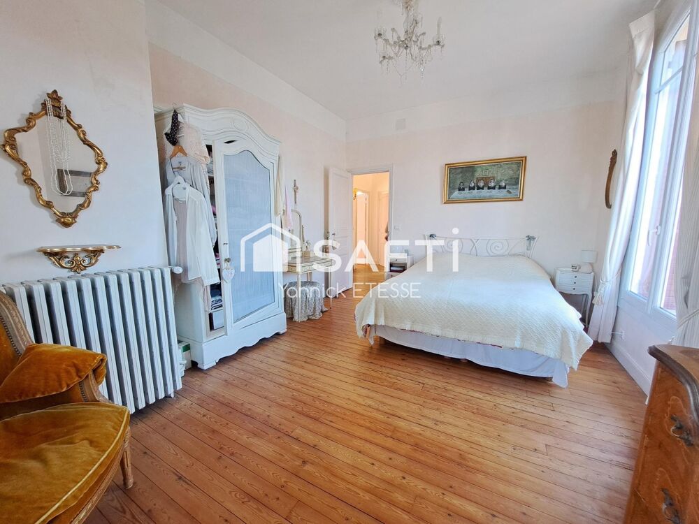 Demeure de caractère 165 m2, 5 chambres, 557 m² de terrain, gare ligne H à 7 mns à pied.
