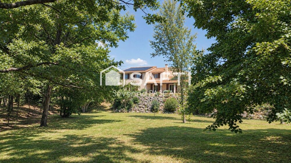Grande maison familiale de 192m2 avec piscine, 6 chambres et 6152m2 de terrain