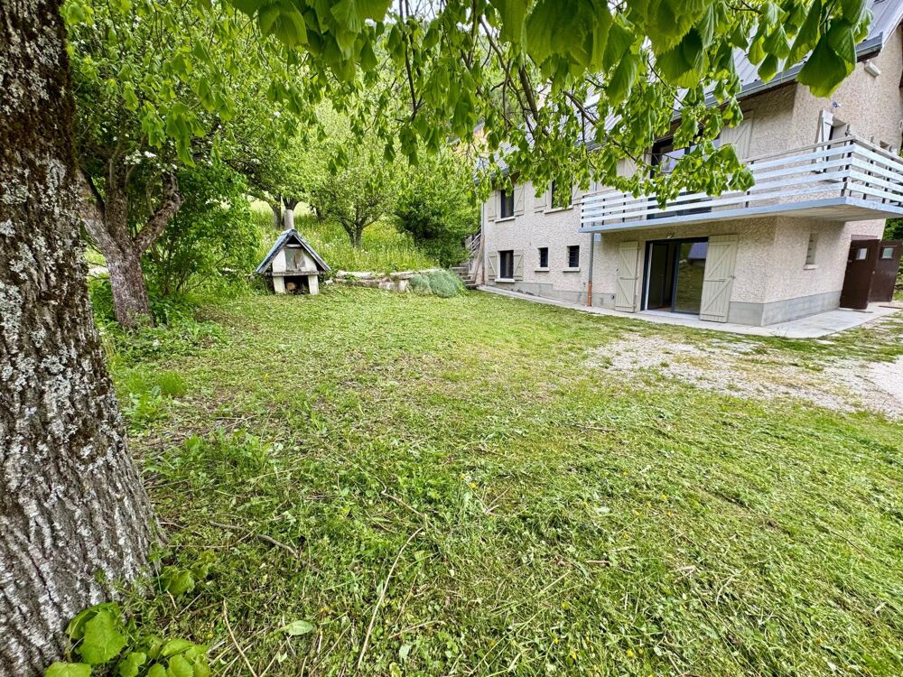 Vente Appartement T3 à rafraîchir 69 m2 au sol, jardin, parkings Lans-en-vercors