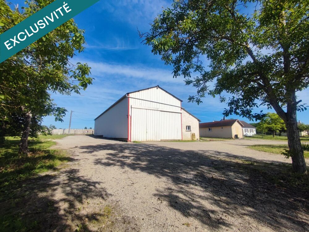   Entrepôt 373 m² sur terrain constructible avec bureau d'accueil et pièce détente. 