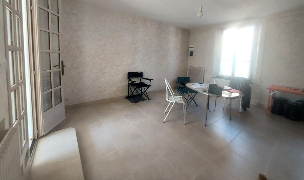 LUrbaine  Maison de ville 4 pièces avec cour, garage, atelier et combles aménageables à Noailles
