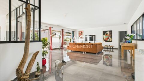   Maison d'exception sur Angoulins! Plus de 200m� de confort et de prestations haut de gamme! Maison - 5 pi�ce(s) - 223 m�