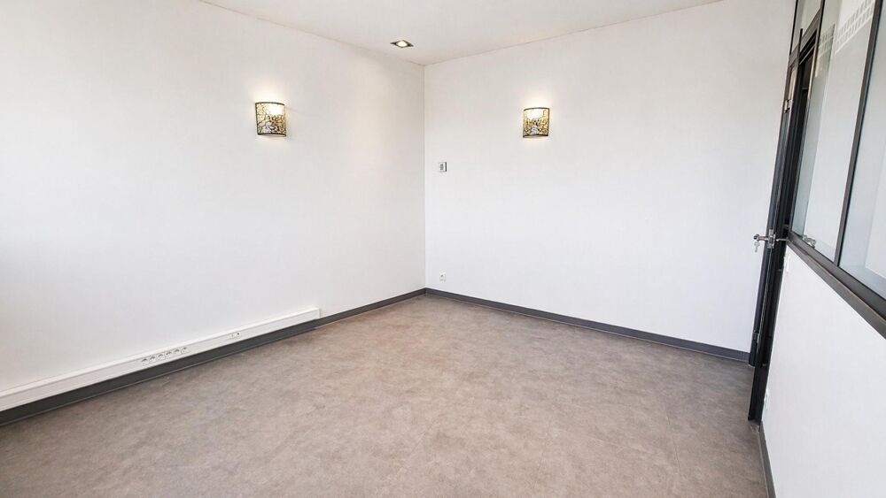   Local pro 13 m² indépendant dans complexe de 124m² Saint-raphael