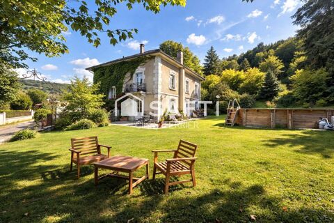   Magnifique propri�t� avec d�pendances et vaste terrain Maison - 7 pi�ce(s) - 242 m�