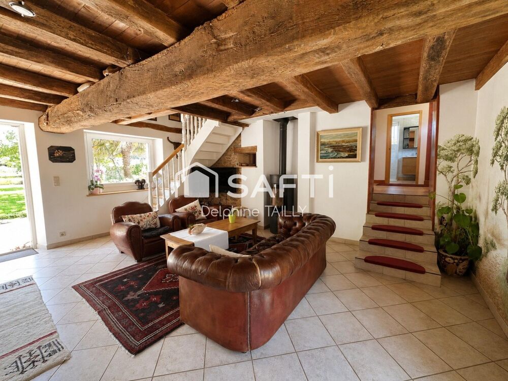 Vente Maison Longère 183 m2 - 5 chambres 13500 m2 de terrain Saint-etienne-de-montluc