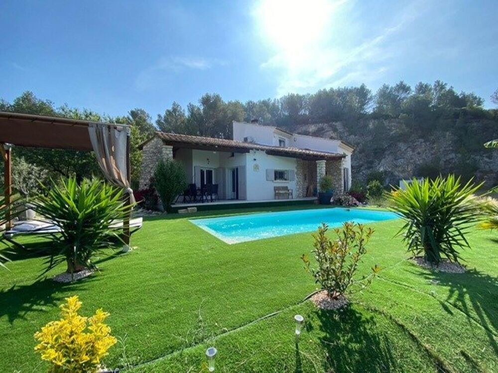 Vente Maison Coup de coeur ! Magnifique propriété dans un état irréprochable sur 5500 m2 de terrain. URGENT Beaucaire