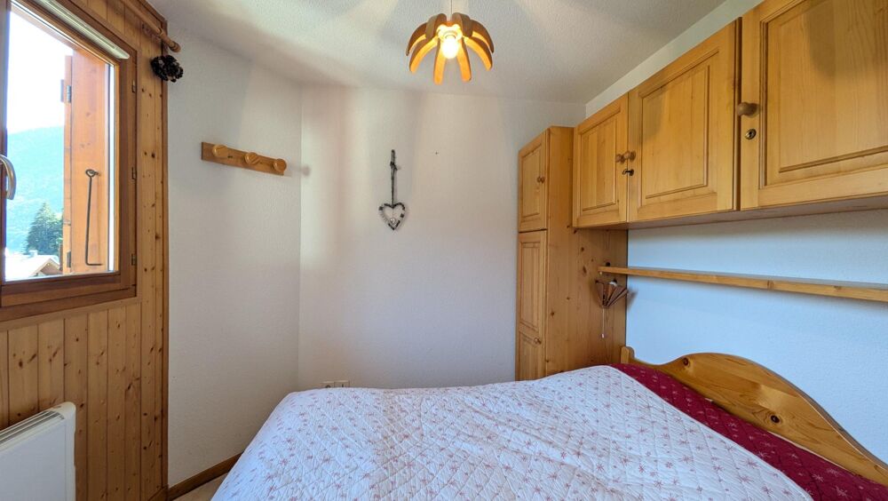 Appartement 2 pièces en étage élevé avec vue panoramique sur les montagnes.
