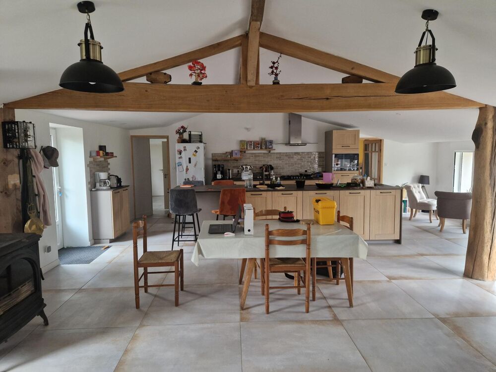 GRANDE MAISON DE PLAIN PIED FAMILIALE DE 160M² AVEC SES DEPENDANCES