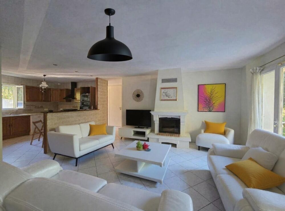 Vente Maison Maison de plain-pied 122 m² – 4 chambres – Terrain 6 400 m² Sans vis-à-vis Marcillac