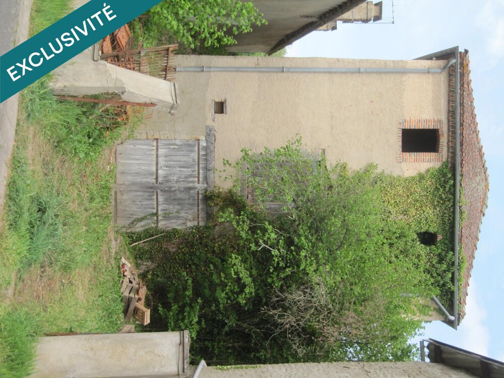 Grange en bon état d'environ 80 m², avec un grand volume vide au premier niveau sur une cave voutée.