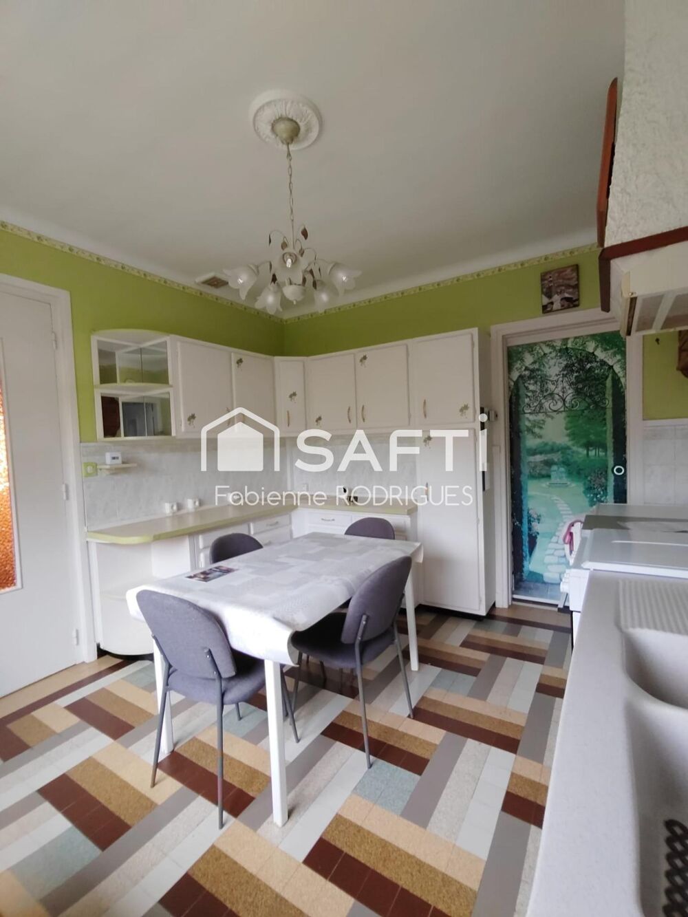 Maison semi plain-pied agréable - au calme avec jardin et stationnement