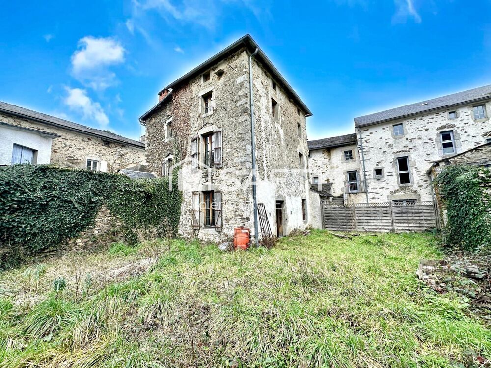 Bien atypique de plus de 350m² au coeur du village