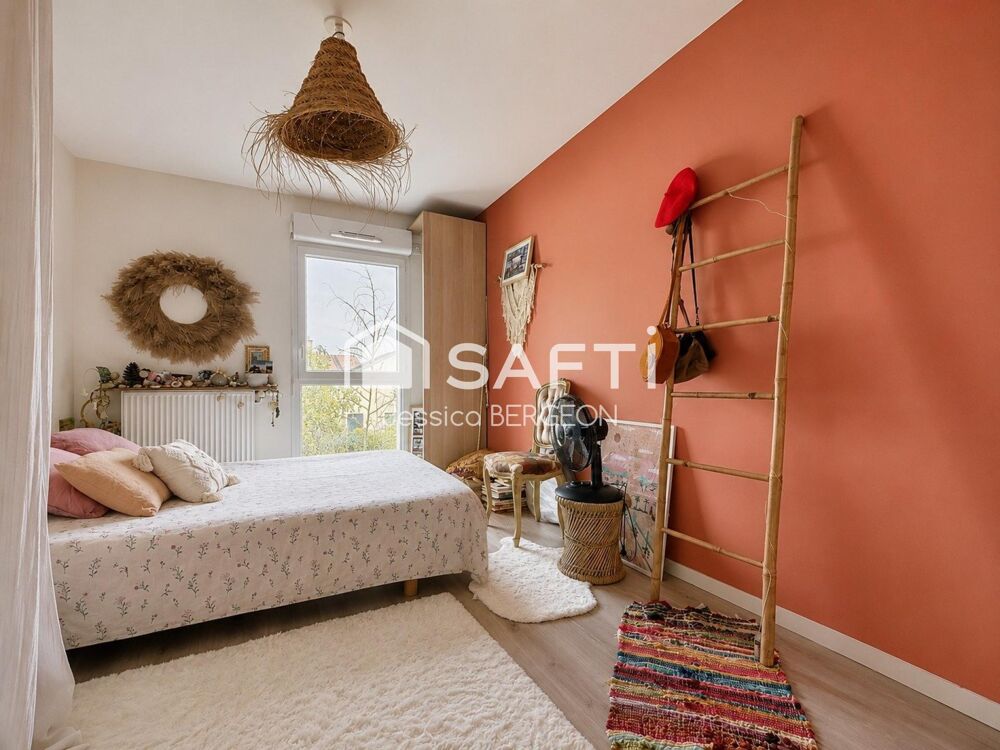 Vente Appartement T4 avec terrasse, vue dégagée et 2 parkings – Résidence récente avec ascenseur Bordeaux
