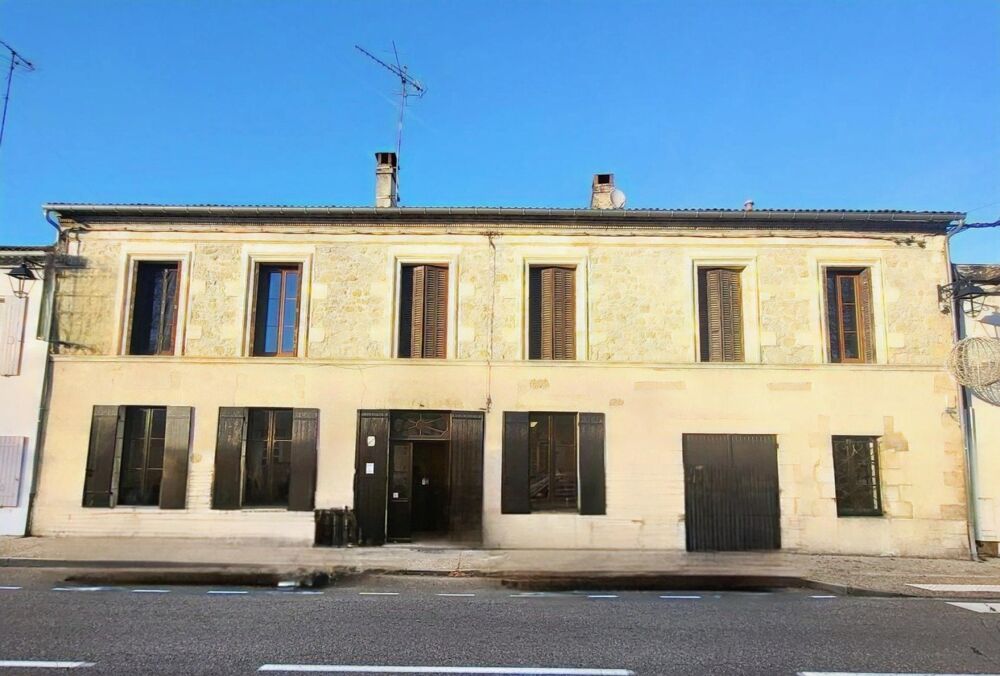 Vente Maison Maison de ville de 354m2 avec un restaurant au RDC. Caudrot